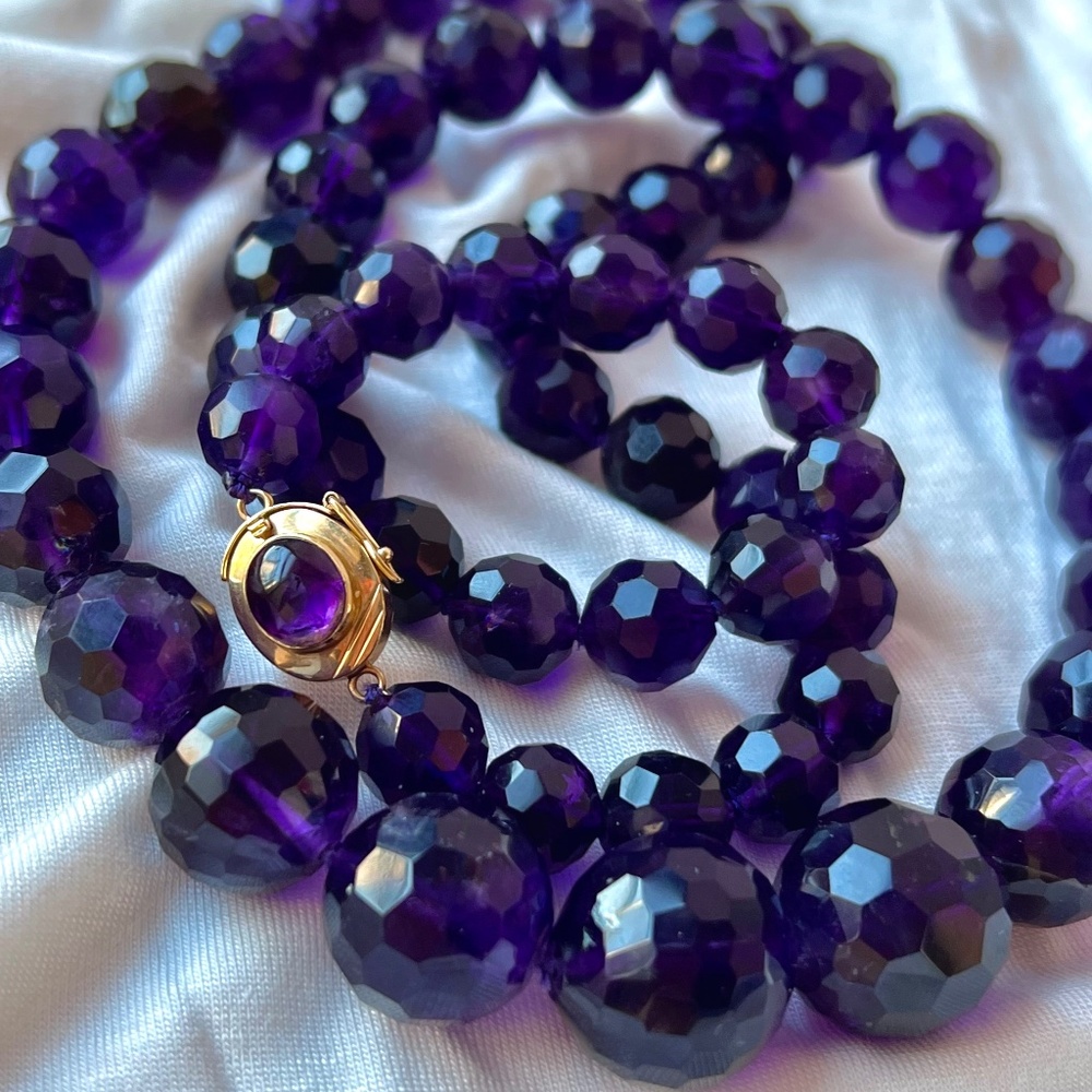 VINTAGE HUGE ROUND FACETED AMETHYST BEADS LONG NECKLACE 14K LOCK CABOCHON STONE - Picture 1 of 16